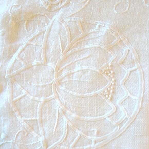 Four Beautiful Vintage Hand Embroidered Table Runners - Dresser Scarves - Picture 3 of 12